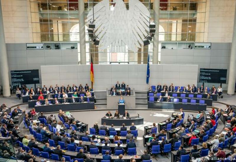 Бундестаг впервые собрался в новом составе после парламентских выборов