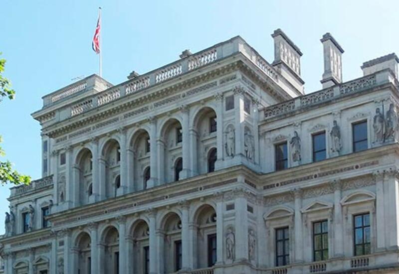 Зоозащитники вывесили баннер на здании МВД Британии перед конференцией ООН по климату