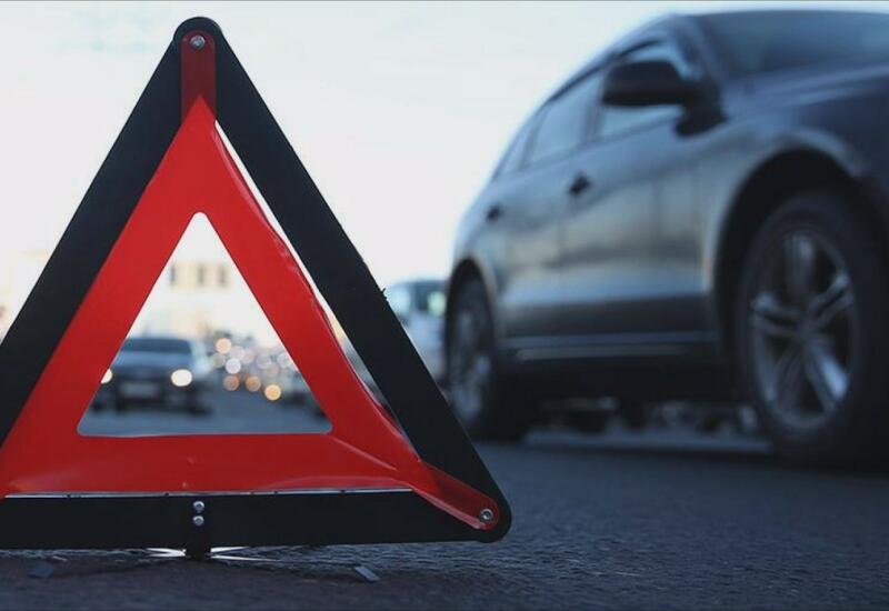 В Азербайджане заслуженного артиста сбил автомобиль, его состояние критическое