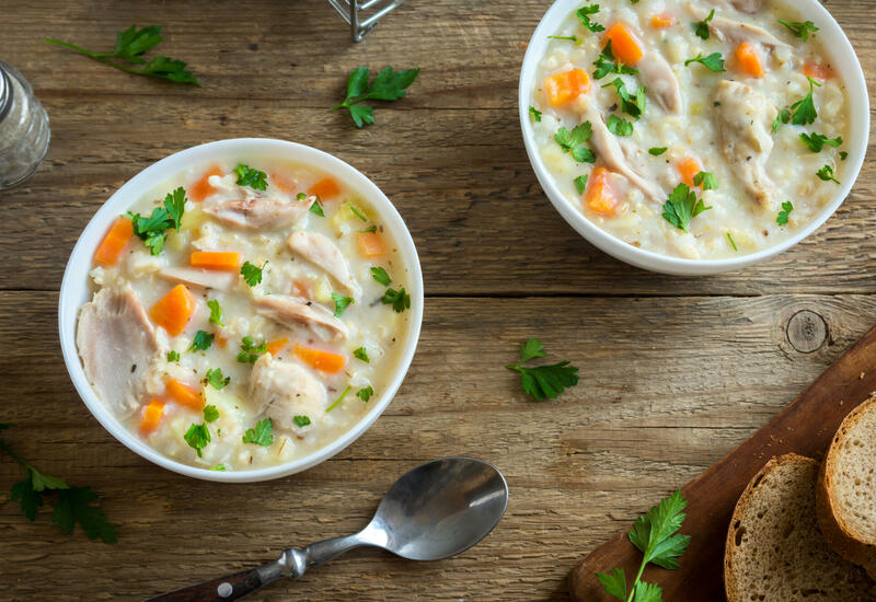 Американский суп с диким рисом и курицей