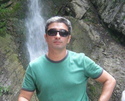 В Азербайджане заслуженного артиста сбил автомобиль, его состояние критическое