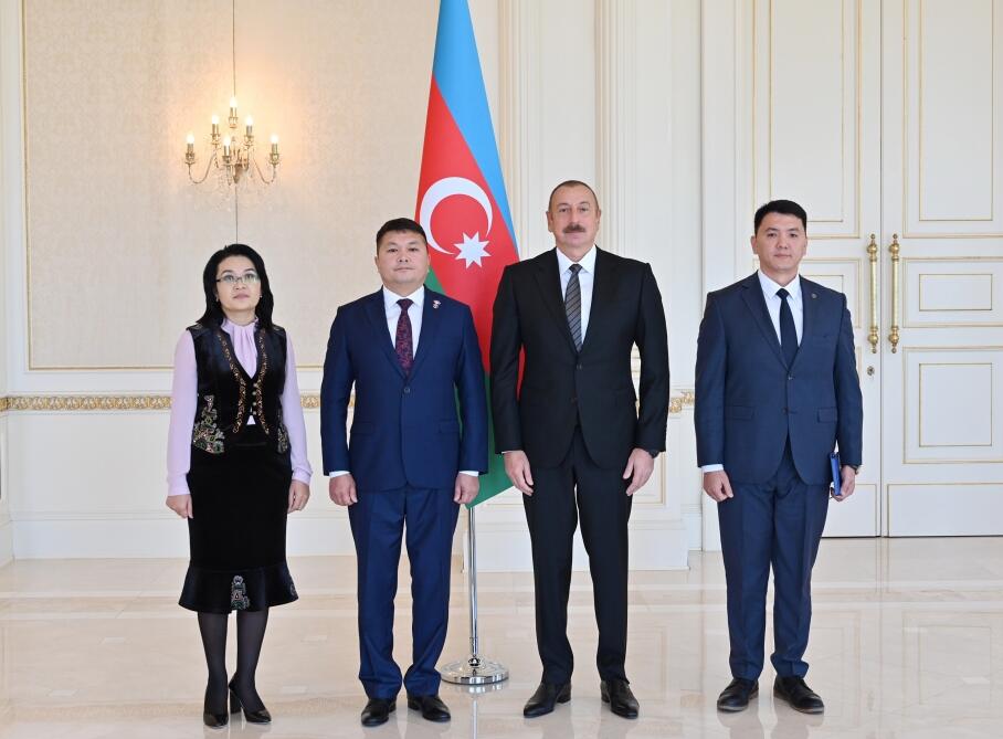 Президент Ильхам Алиев принял верительные грамоты новоназначенного посла Кыргызстана