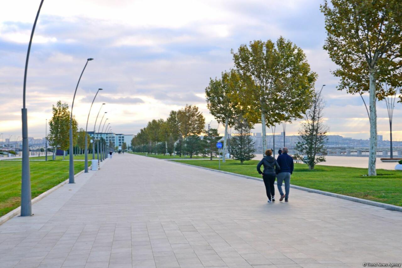 Великолепный бульвар White City в Баку
