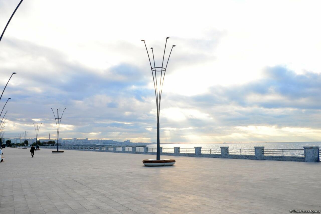 Великолепный бульвар White City в Баку