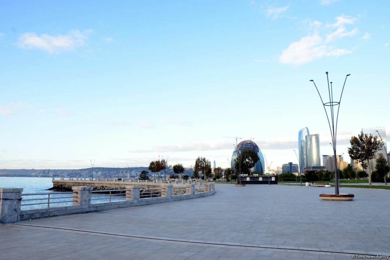 Великолепный бульвар White City в Баку
