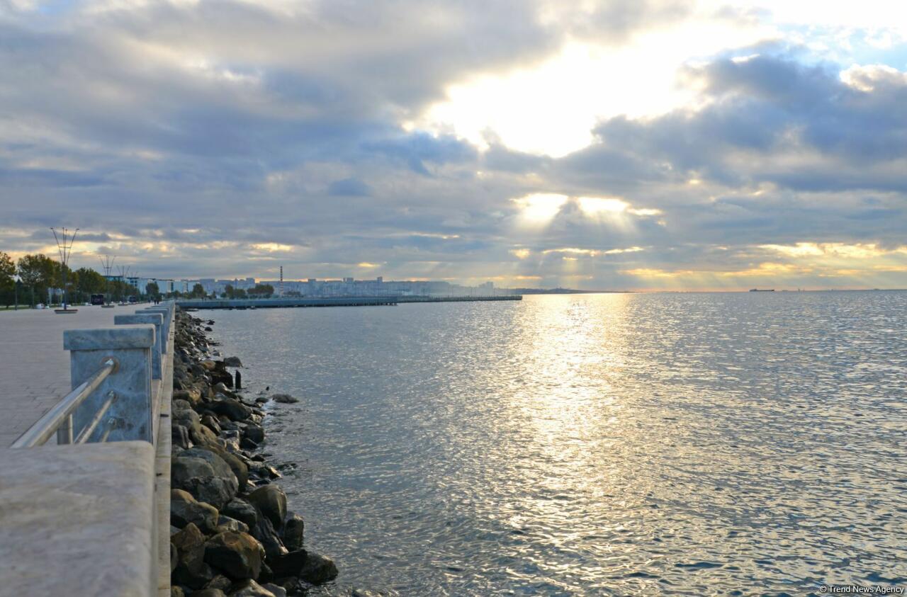 Великолепный бульвар White City в Баку