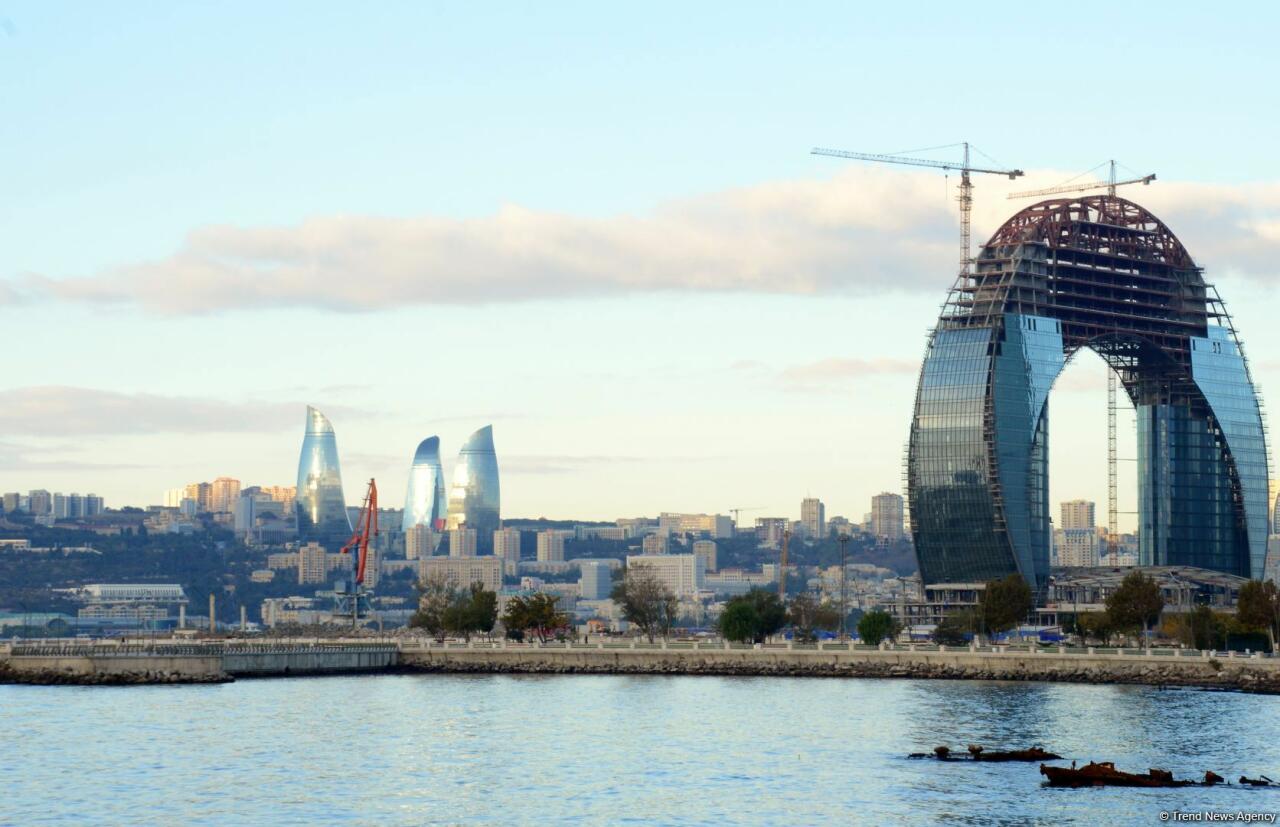 Великолепный бульвар White City в Баку