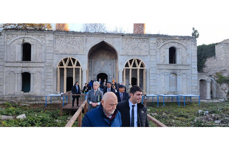 Группа участников VIII Глобального Бакинского форума побывала в мечети Ашагы Говхар Ага в городе Шуша