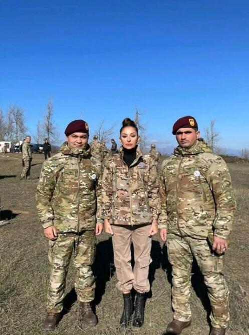 Первый вице-президент Мехрибан Алиева поделилась снимками с солдатами и офицерами ВС Азербайджана на Джыдыр дюзю