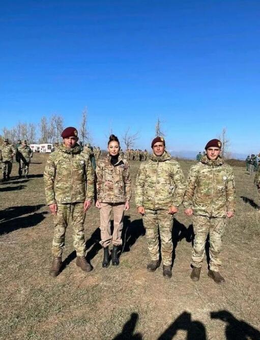 Первый вице-президент Мехрибан Алиева поделилась снимками с солдатами и офицерами ВС Азербайджана на Джыдыр дюзю
