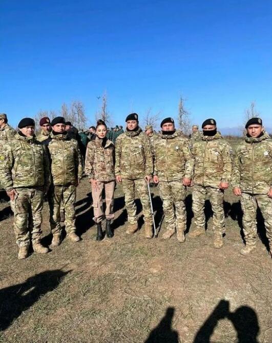 Первый вице-президент Мехрибан Алиева поделилась снимками с солдатами и офицерами ВС Азербайджана на Джыдыр дюзю