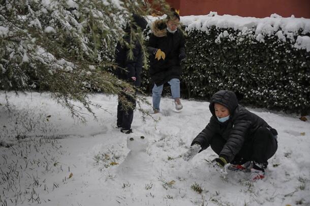 Пекин засыпало снегом, в стране резкое похолодание