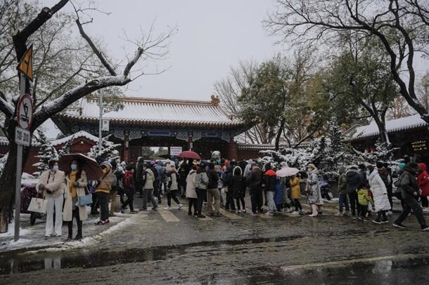 Пекин засыпало снегом, в стране резкое похолодание