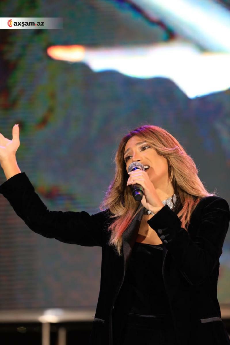 Bulvarda Zəfər Günü üçün səhnəyə çıxdılar