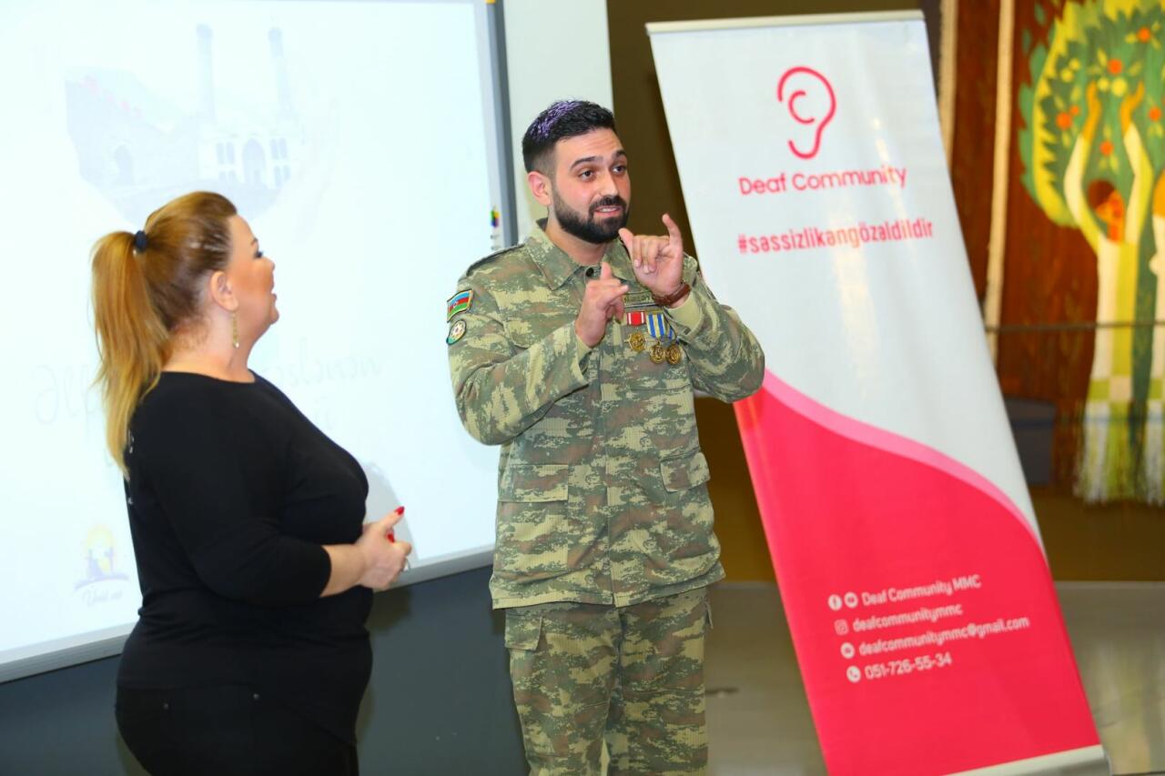 В Баку представлены стихи героев Отечественной войны, озвученные языком жестов