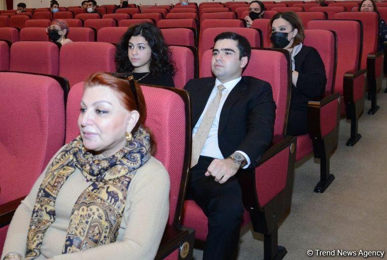 В Баку состоялся показ спектакля "Трагедия в Наргине"