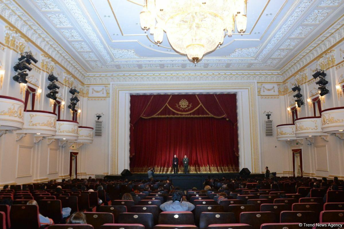В Баку состоялся показ спектакля "Трагедия в Наргине"