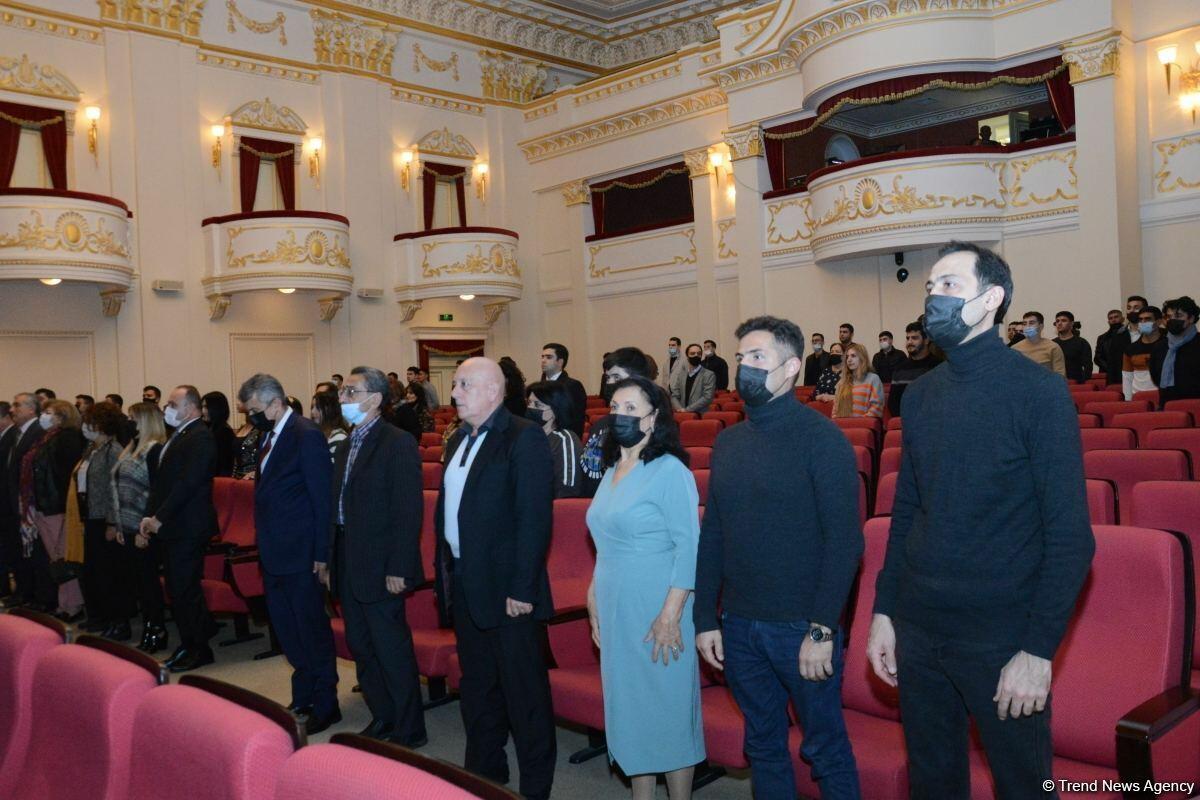В Баку состоялся показ спектакля "Трагедия в Наргине"