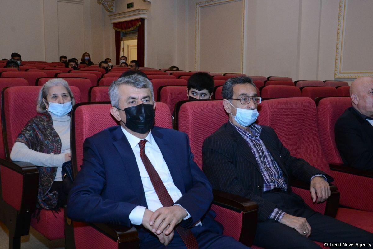 В Баку состоялся показ спектакля "Трагедия в Наргине"