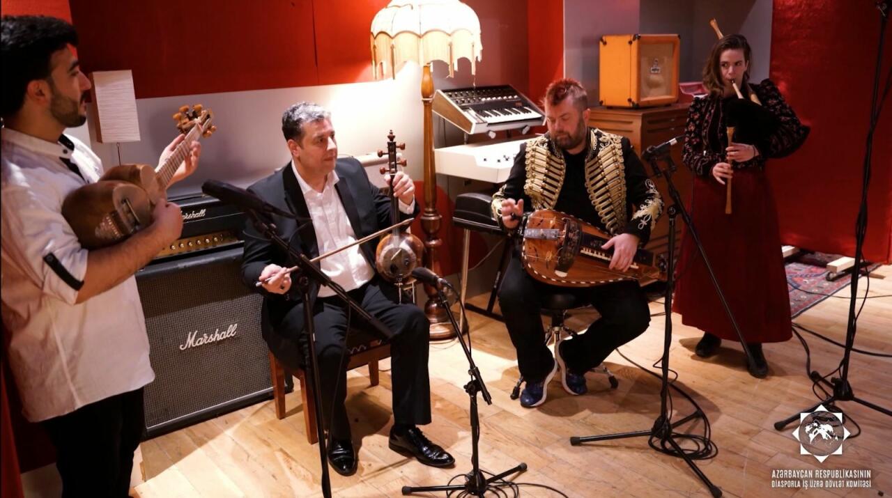Это надо услышать: синтез "Карабах шикестеси" и хита "We Will Rock You"