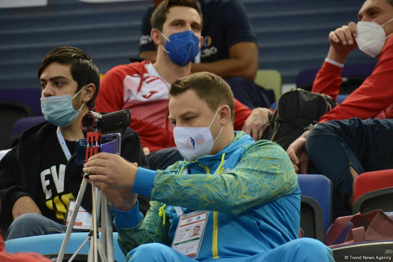 В Баку стартовал первый день соревнований 35-го чемпионата мира по прыжкам на батуте