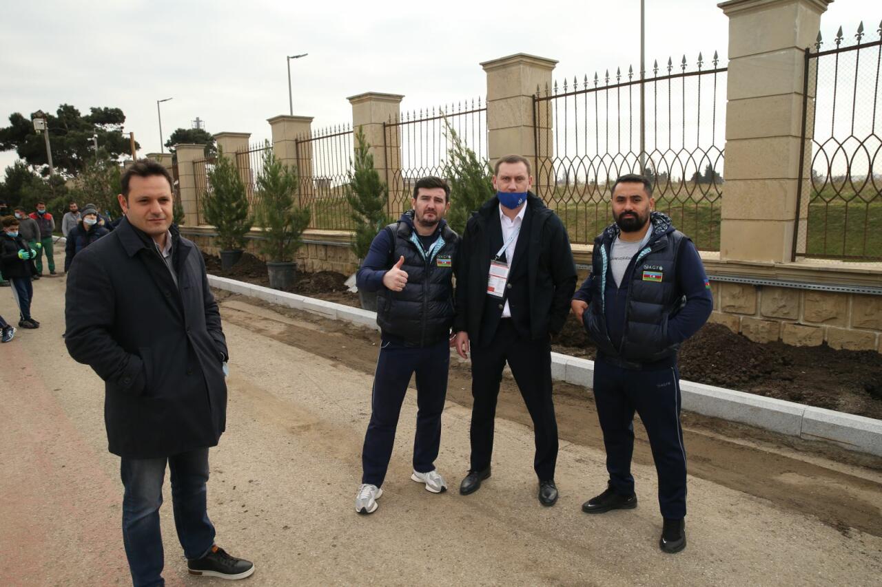 В рамках ЧМ по прыжкам на батуте и тамблингу в Баку прошла акция по посадке деревьев