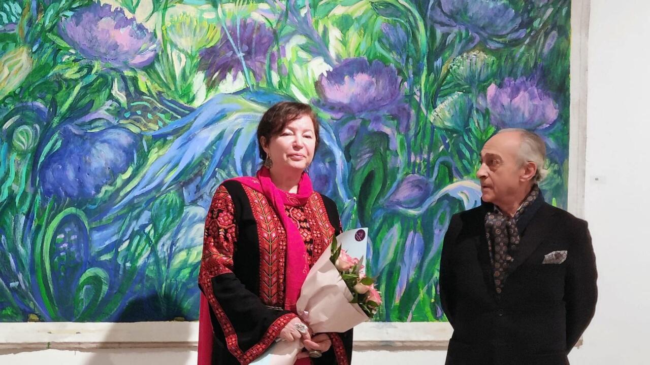 В Баку открылась выставка Инны Костиной "Yerin, göyün bağları…"