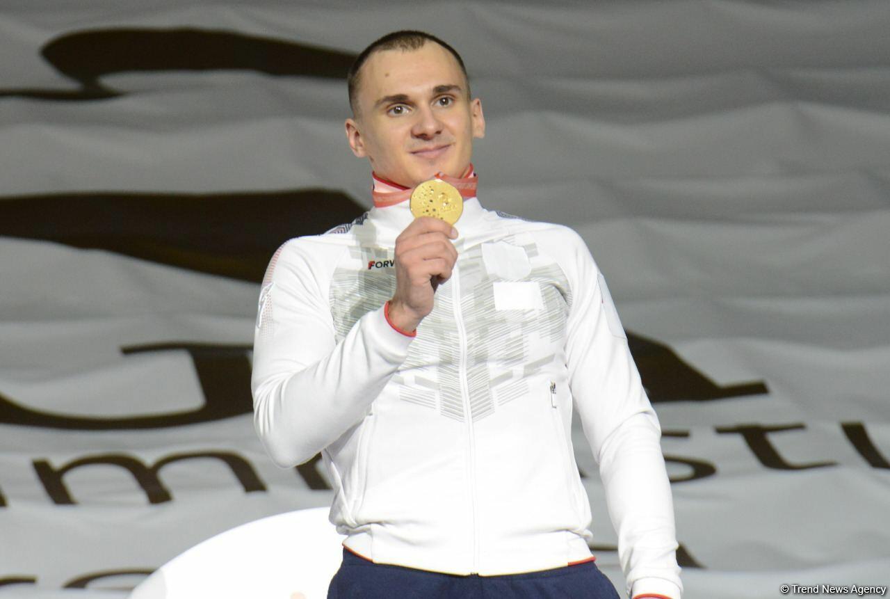 В Баку прошла церемония награждения победителей ЧМ в программе прыжков на двойном мини-батуте и акробатической дорожке