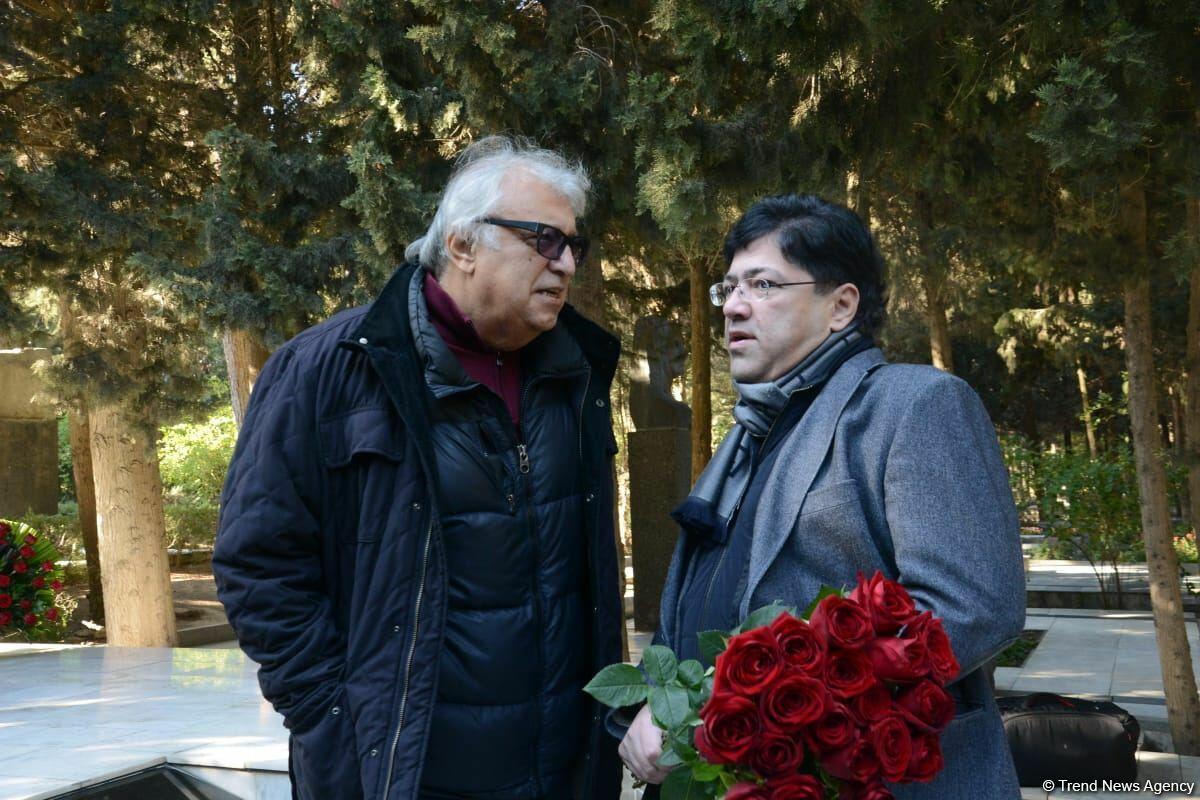В Баку на Аллее почетного захоронения прошла церемония памяти Фикрета Амирова