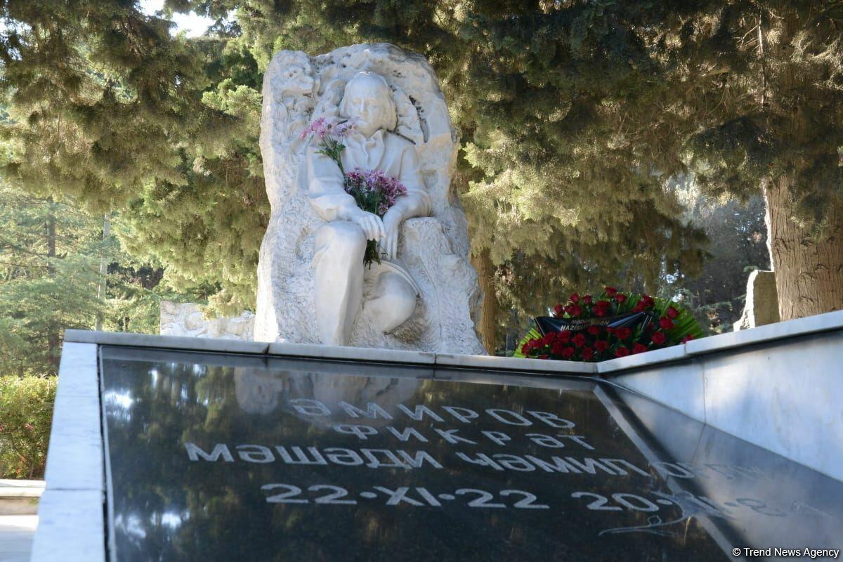 В Баку на Аллее почетного захоронения прошла церемония памяти Фикрета Амирова
