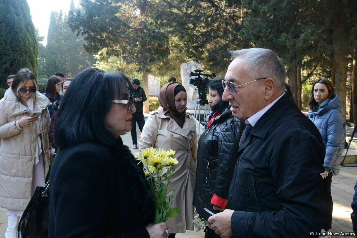В Баку на Аллее почетного захоронения прошла церемония памяти Фикрета Амирова