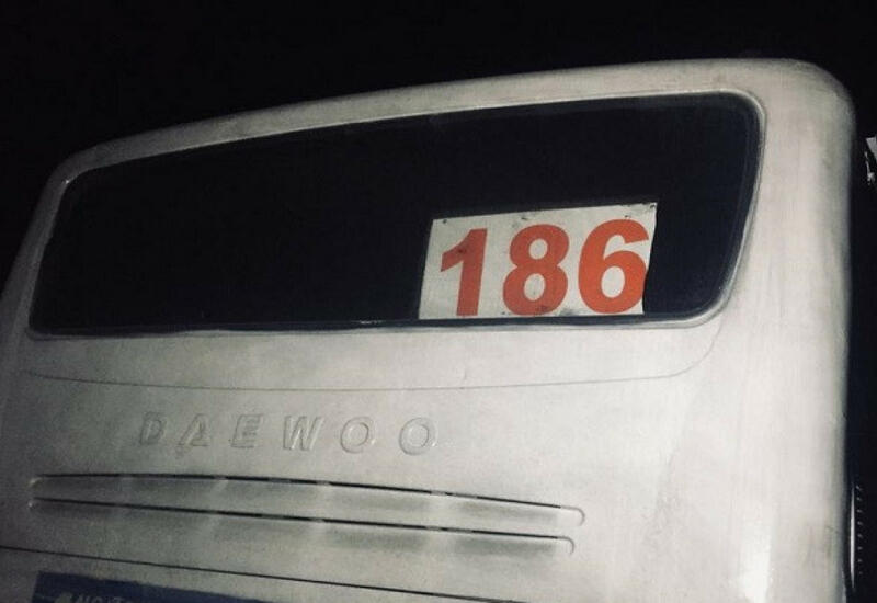В Баку столкнулись пассажирский автобус и легковой автомобиль