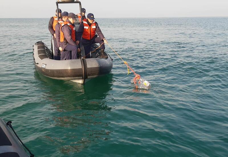 В Каспийском море спасли двух рыбаков