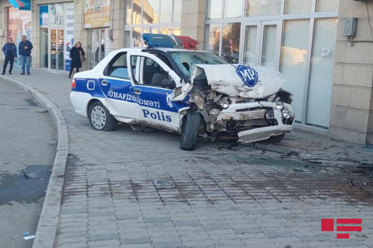 В Гяндже полицейский автомобиль попал в ДТП - есть погибший