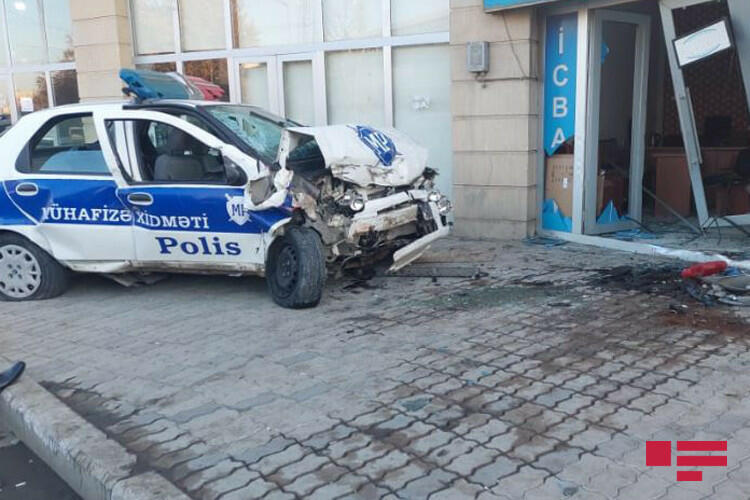 В Гяндже полицейский автомобиль попал в ДТП - есть погибший