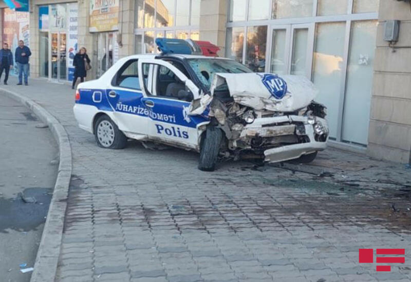 В Гяндже полицейский автомобиль попал в ДТП - есть погибший