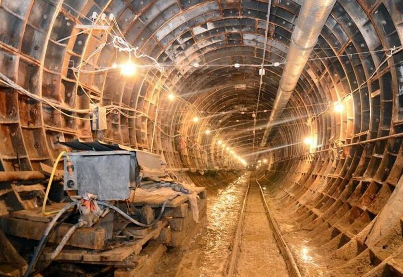 Завершается строительство наземной станции метро "Ходжасан"