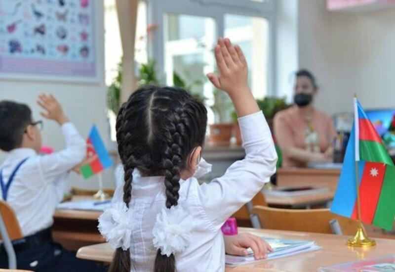 В двух школах Баку возобновились очные занятия