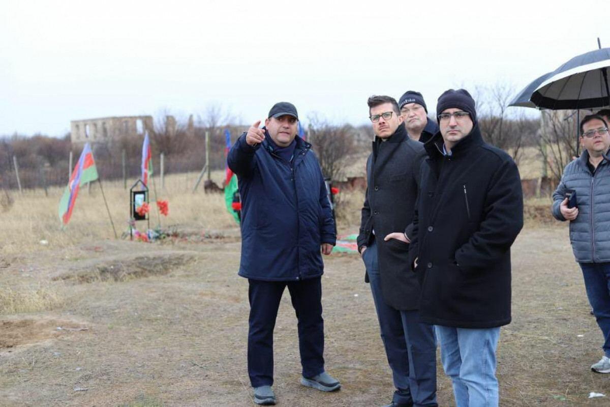 Посол Израиля ознакомился с разрушениями в Агдаме