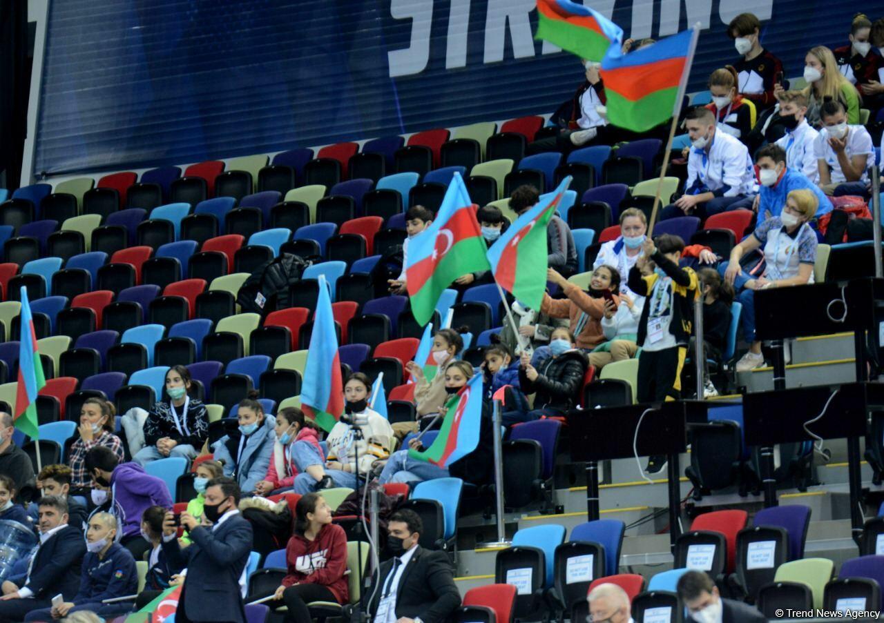 В Баку продолжаются Всемирные соревнования среди возрастных групп по прыжкам на батуте и тамблингу