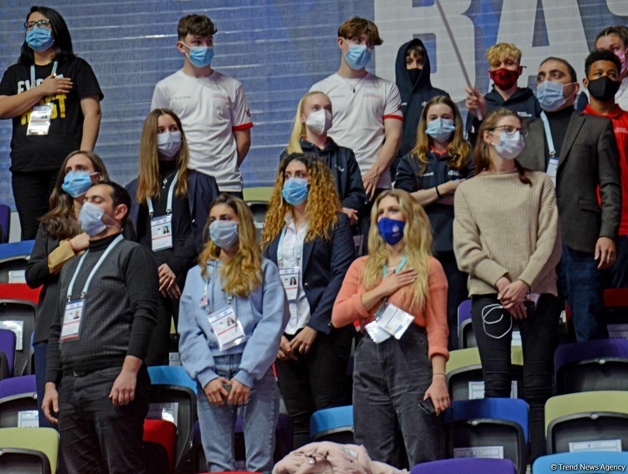 В Баку состоялась церемония награждения победителей и призеров Всемирных соревнований среди возрастных групп по прыжкам на батуте и тамблингу