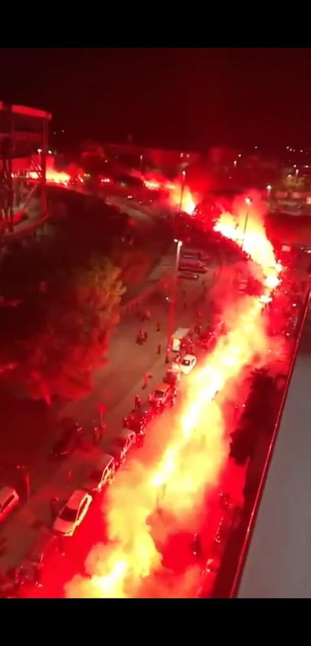 В Италии открыли памятник Марадоне