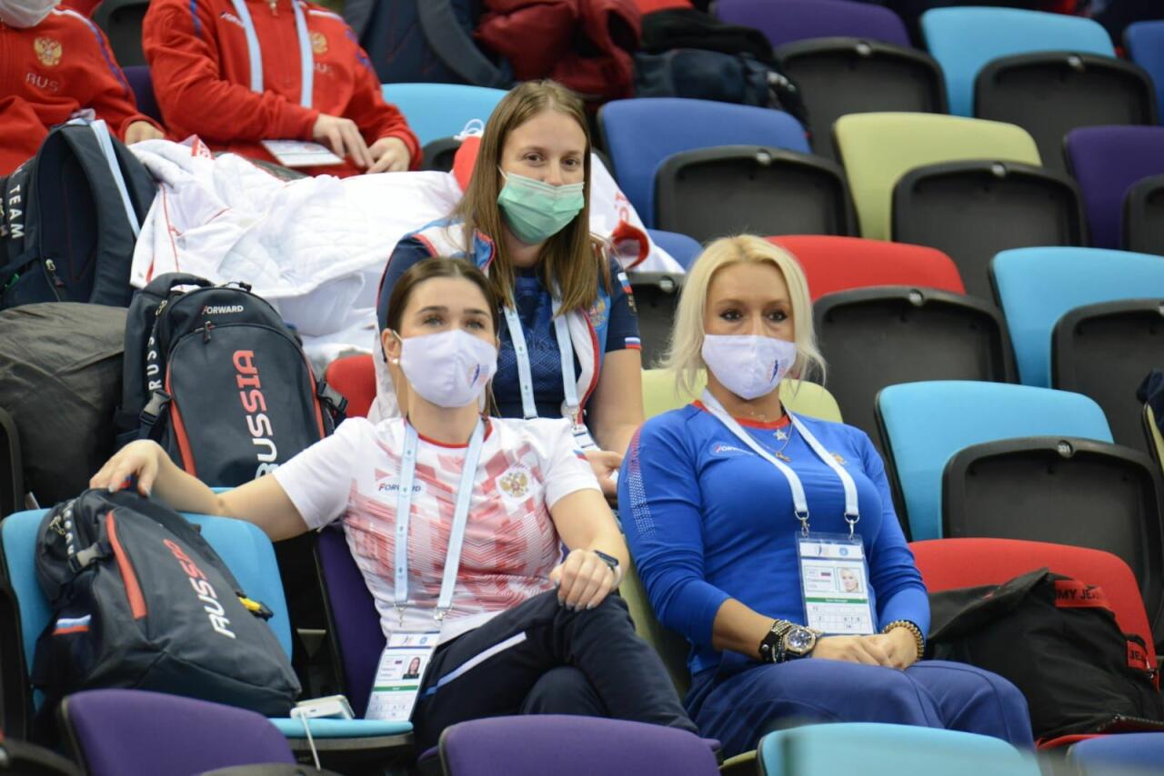 Борьба за медали - лучшие моменты третьего дня Всемирных соревнований среди возрастных групп по прыжкам на батуте и тамблингу в Баку