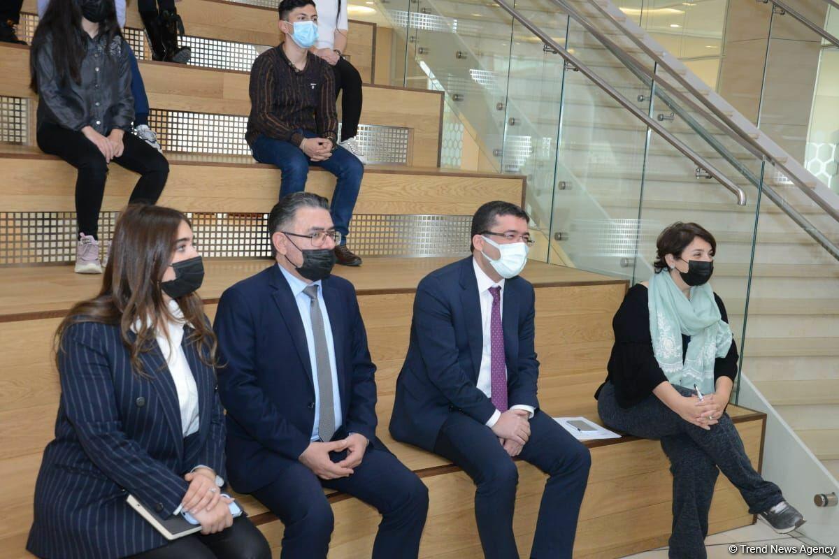 MEDİA и Университет ADA проводят семинары для молодых журналистов