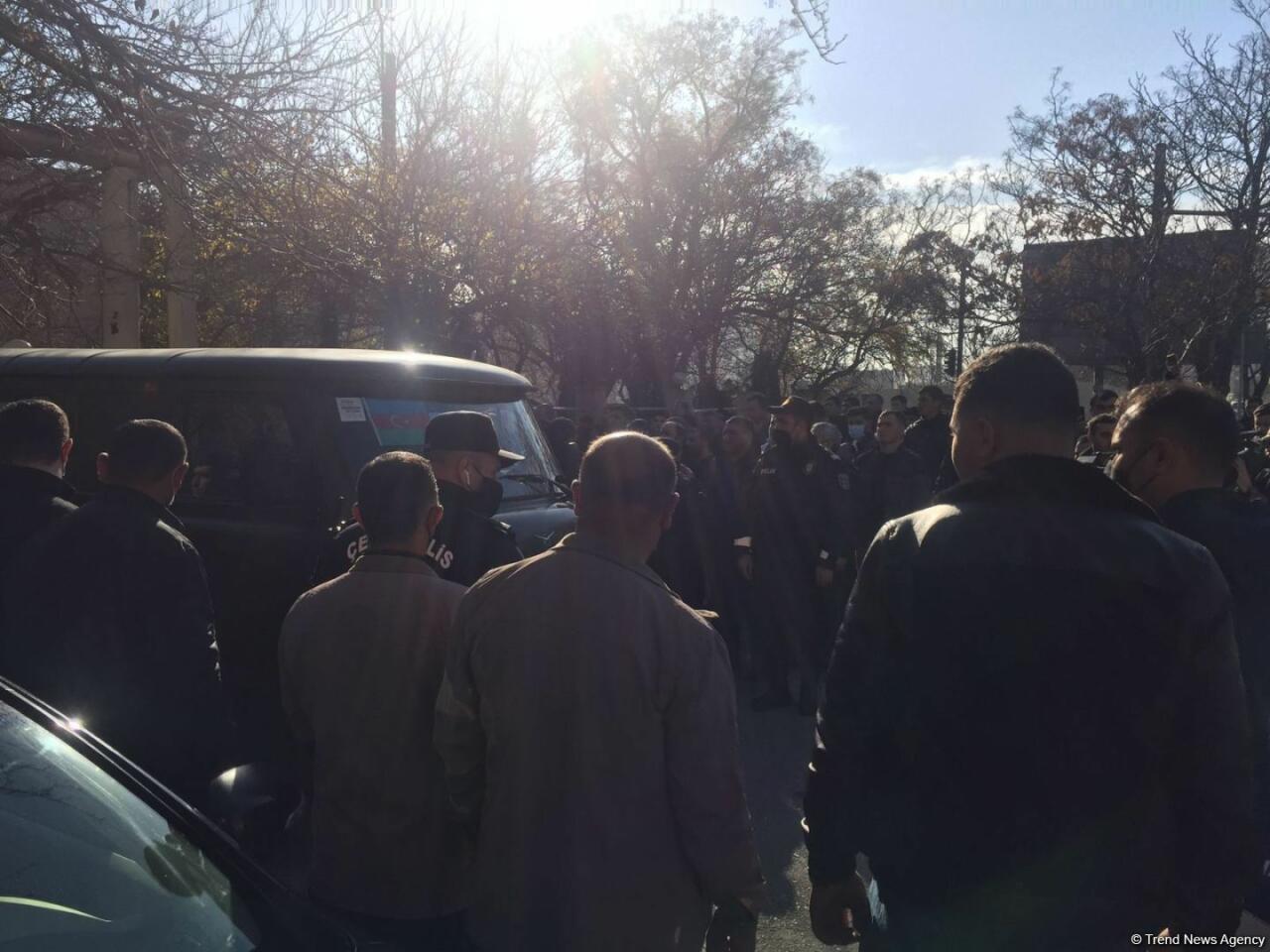 Тела погибших в крушении военного вертолета Госпогранслужбы Азербайджана вывезены на церемонию прощания