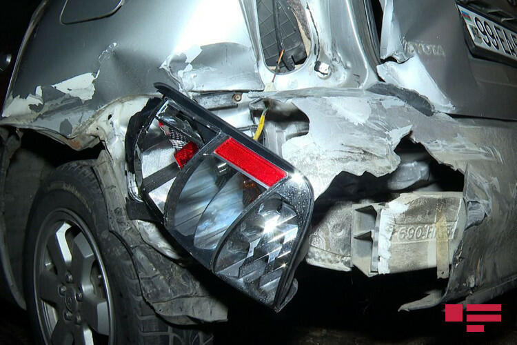 В Баку столкнулись два автомобиля