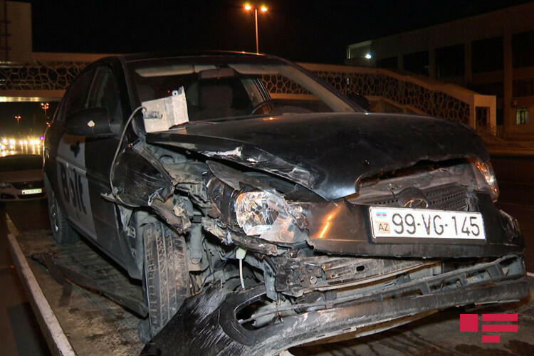 В Баку столкнулись два автомобиля