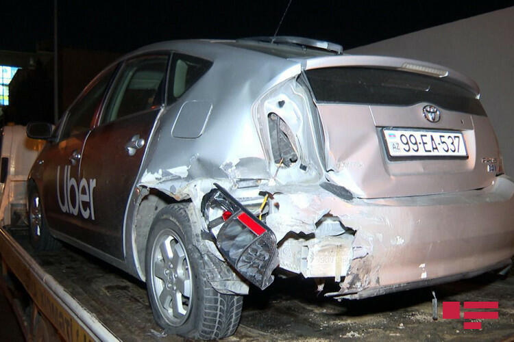 В Баку столкнулись два автомобиля