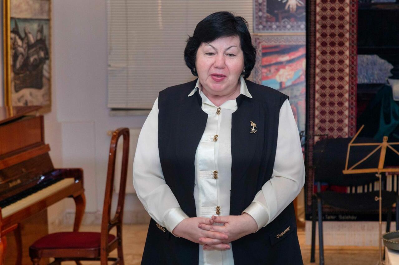В Баку почтили память народного художника Азербайджана Таира Салахова