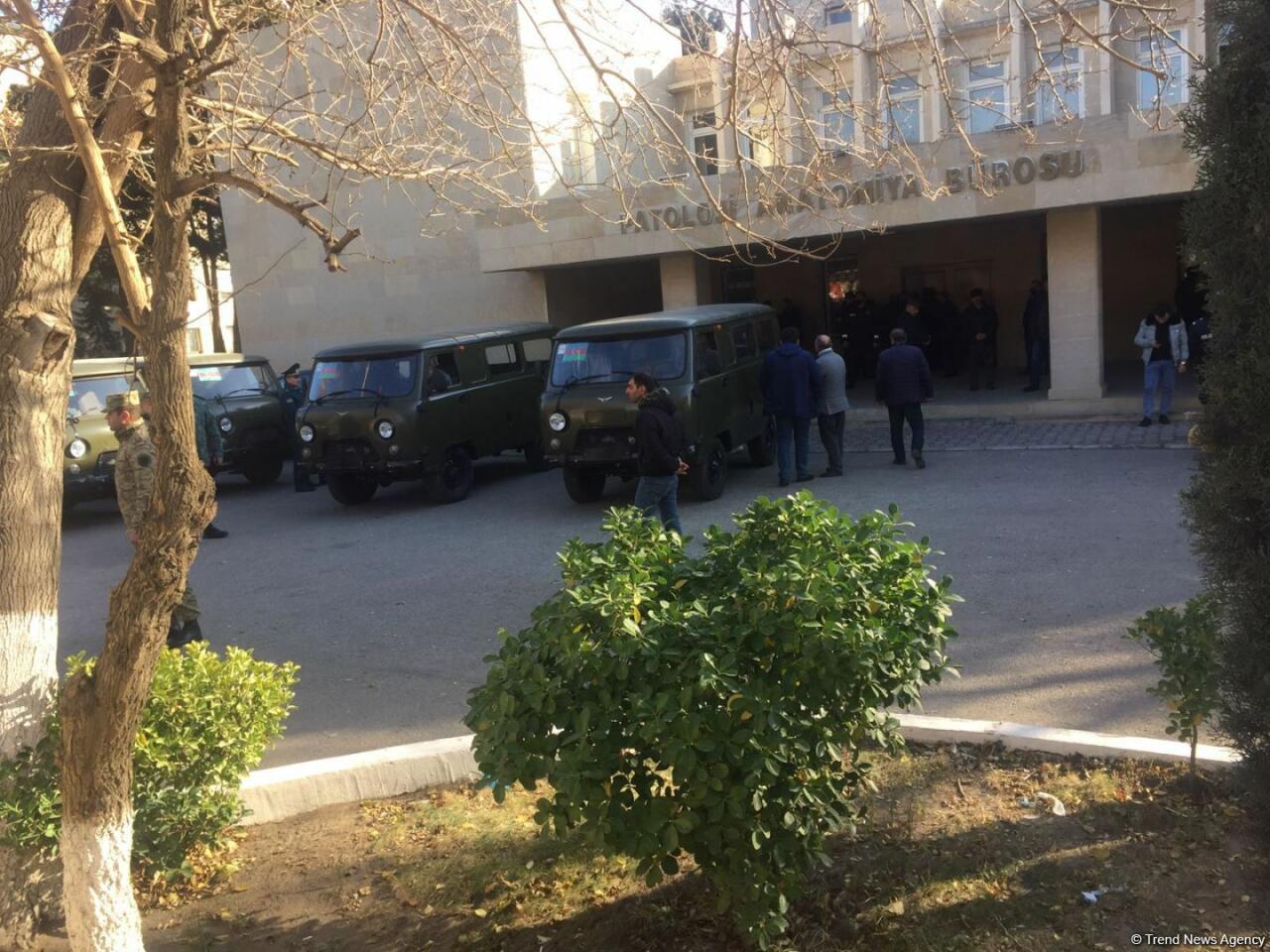 Тела погибших в крушении военного вертолета Госпогранслужбы Азербайджана вывезены на церемонию прощания